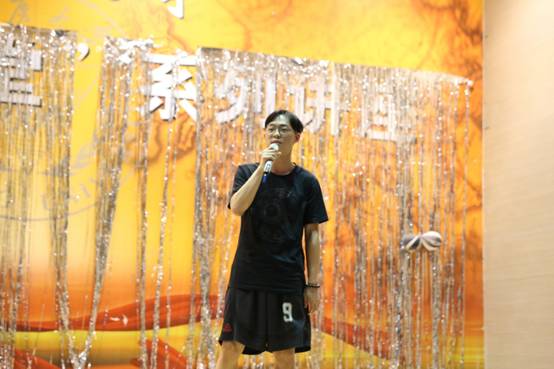 圖四 馬驍同學獨唱.jpg